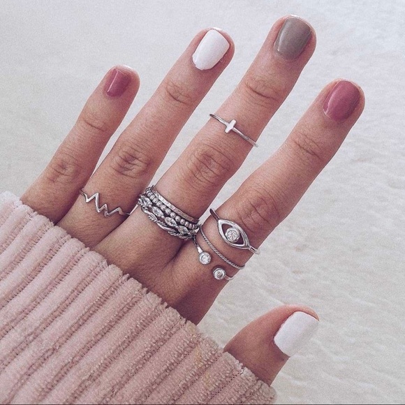3/$30 🤍 Dainty Ring Set - Picture 1 of 5